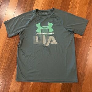 UA Under Armour Boys XL Polyester Green Athletic Shirt -GUC
